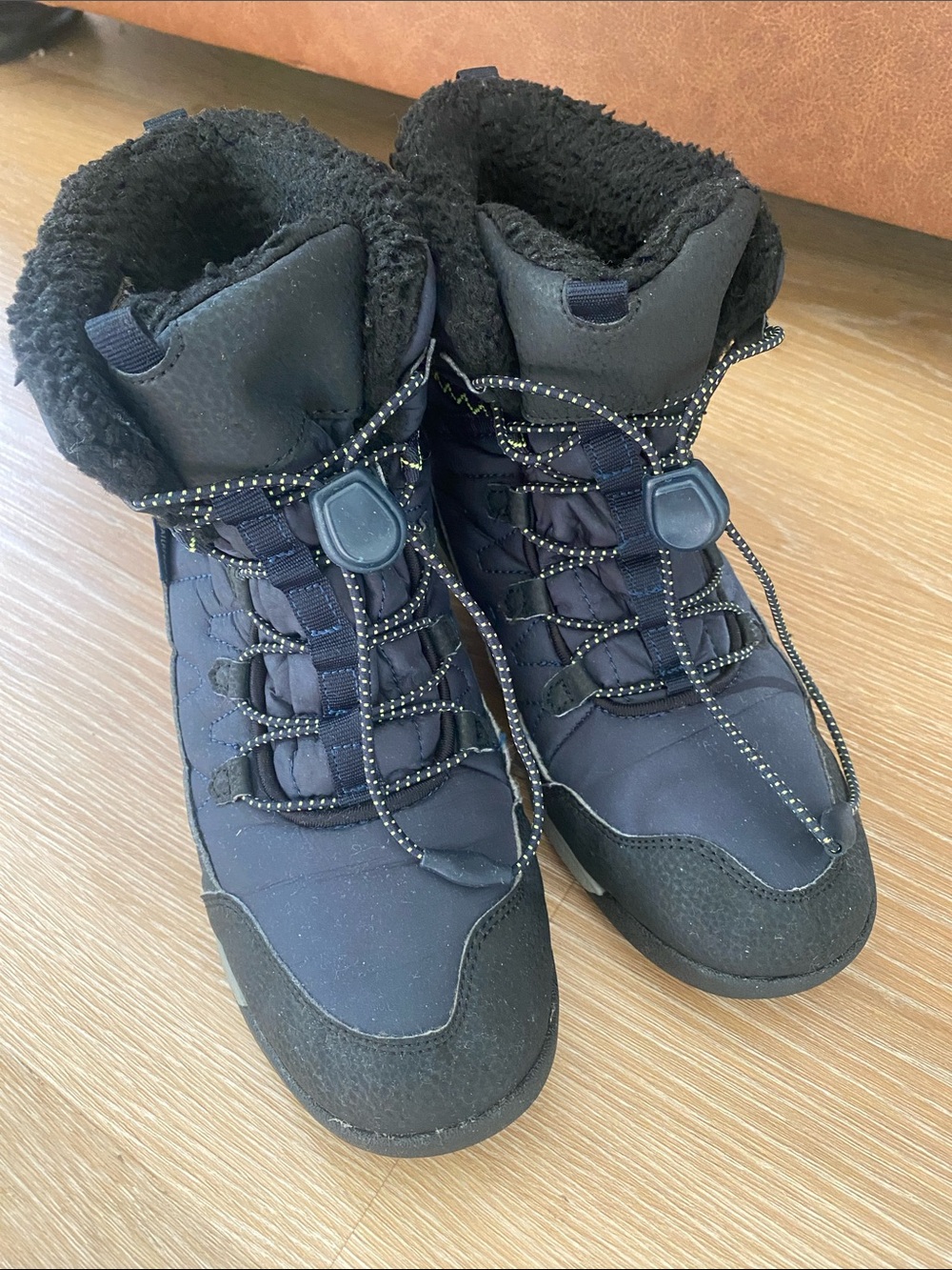 Merrell Kids Black Gray and Blue Snow Boots Sz 5